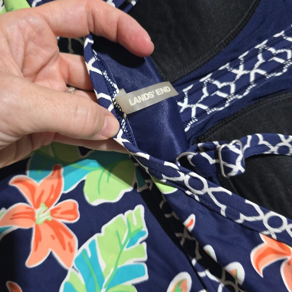 Lands End Tankini Top Womens 4 Navy Blue Floral Tropical High Neck Swimwear
